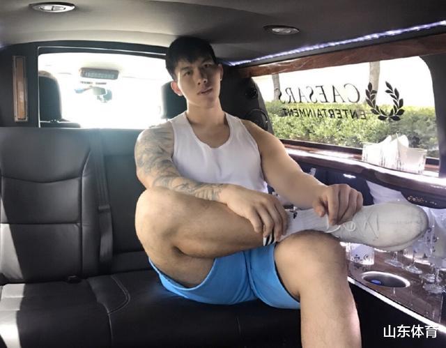 [铁牛]中国篮坛最强壮男人，出生体重仅2公斤，如今130公斤秒杀CBA中锋