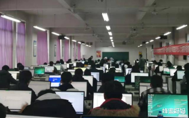 蜂蜜|高考“失利”别灰心，报这4个专业，别看是专科毕业被公司疯抢