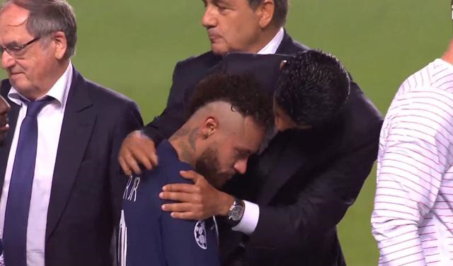 内马尔|太伤心！内马尔含泪领亚军奖牌 到了说再见的时候了