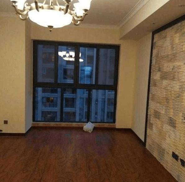 老公花20万装修的婚房,亲戚:这哪是婚房,明明是鬼屋啊!