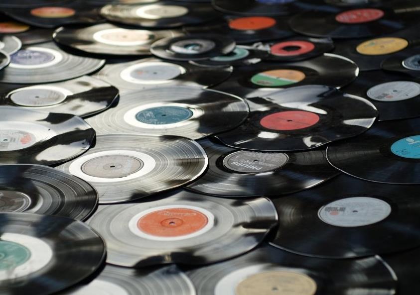 华语乐坛|如今的华语乐坛你怎么看？你还记得你校园时代那个最喜欢的歌手吗？