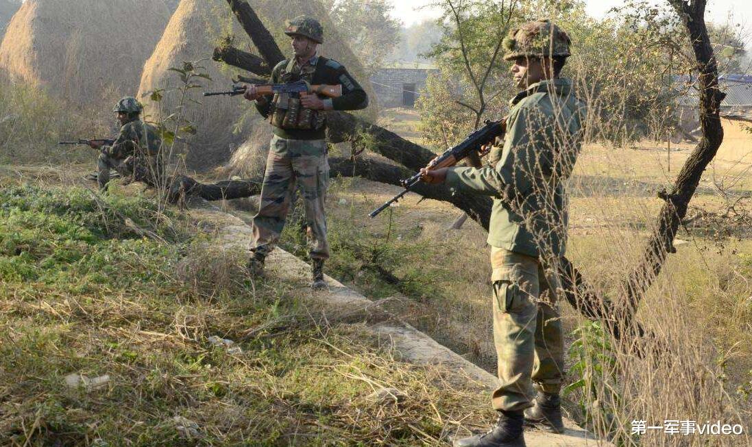 [印度]发生冲突，印度军机越界850米，遭当场击中坠毁