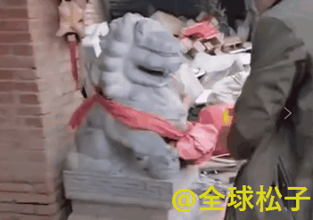：大衣哥详细回应踹门风波：踹门者当时吓得哆嗦，压根没把它当回事