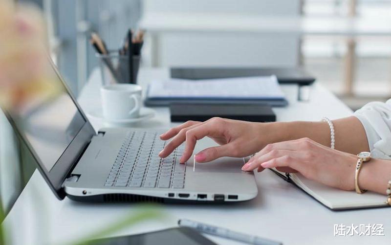 「」靠工资理财，10年赚7000万，他总结出这几点秘诀！