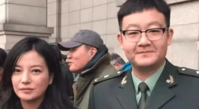 『范冰冰』人民大会堂不许化妆,所有明星都被打回原形,看到范冰冰我醉了