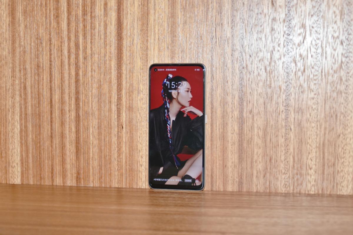 realme|颜值不输工艺品,realme真我 Q2 Pro轻潮灰上手