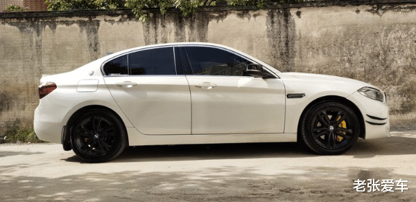 宝马1系|没白等，从19.88起万跌到14万，开出去，比迈腾帕萨特上档次