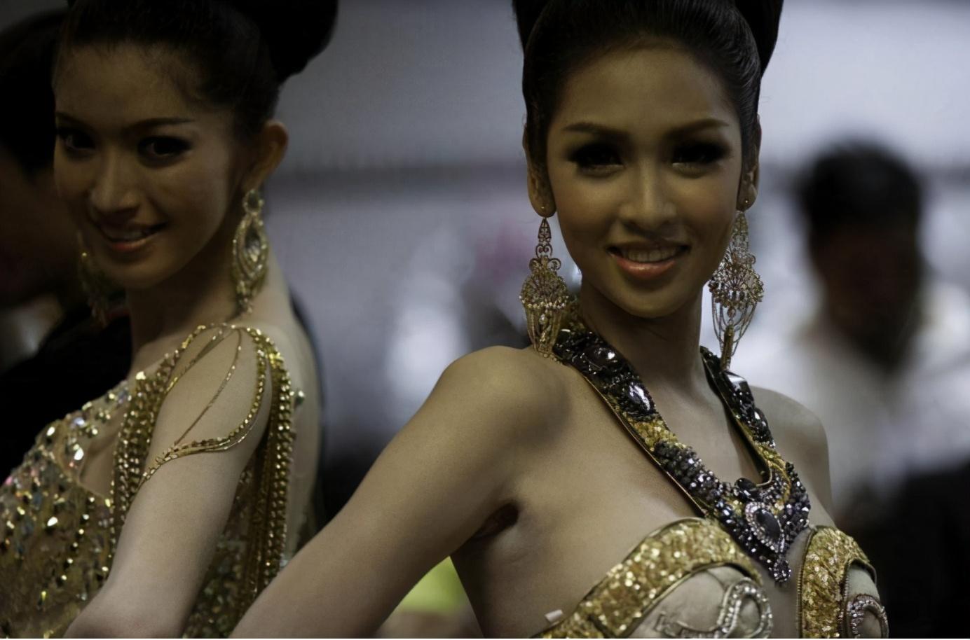 |泰国到底有多“开放”?很多国家觉得脸红的事情,在这里都能看到