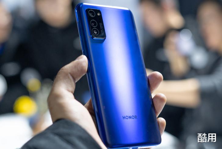 『5G』一款没有过时的荣耀旗舰手机，降至新低价，性能“被低估”