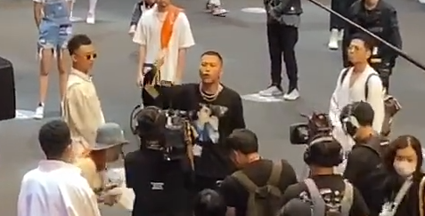 gai|「中国新说唱」海选CDC选手扔掉GAI的项链，晋级名单流出