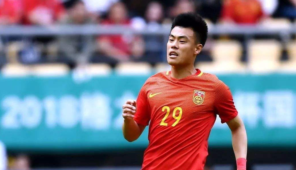 「国足」比归化球员更耀眼！中甲本土王两球定乾坤，国足早该给他机会！