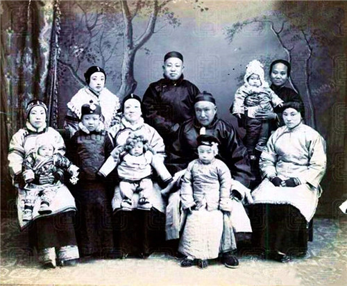 |1949年后实行一夫一妻，那姨太太怎么处理？解决方案让人乐开了花