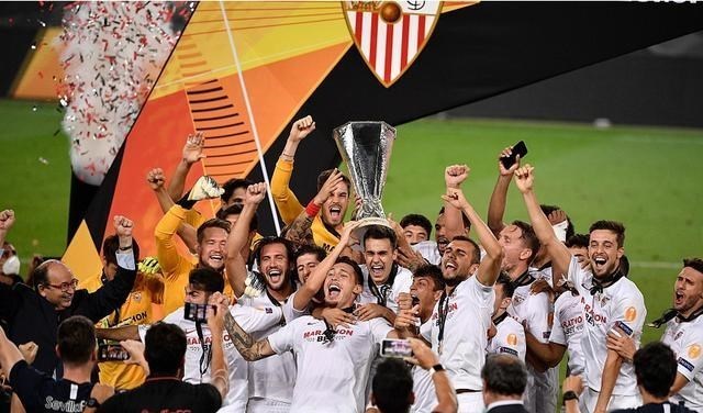 欧联杯|举起欧联杯并不难？曼联以及国米的失败印证了穆帅的伟大！