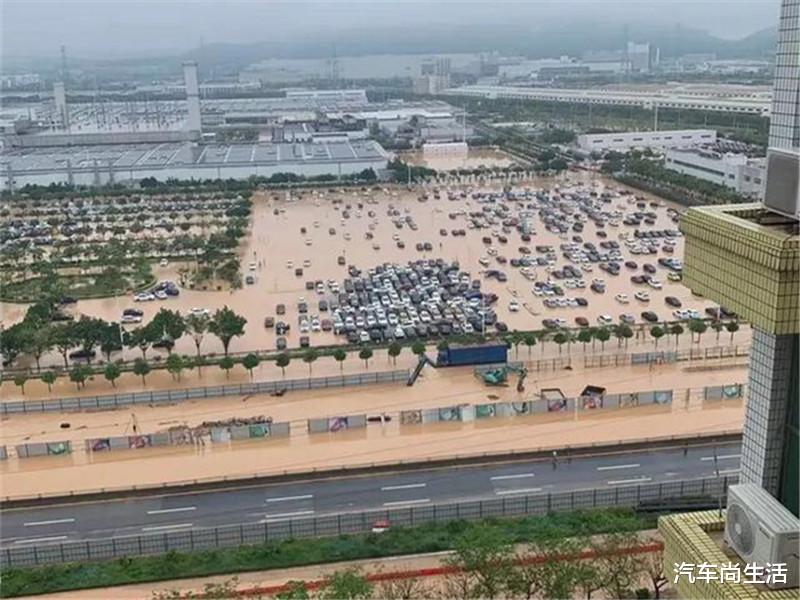 「暴雨」广汽本田又遭殃了，几百台新车刚下线就被暴雨冲泡，员工：我买不动了！