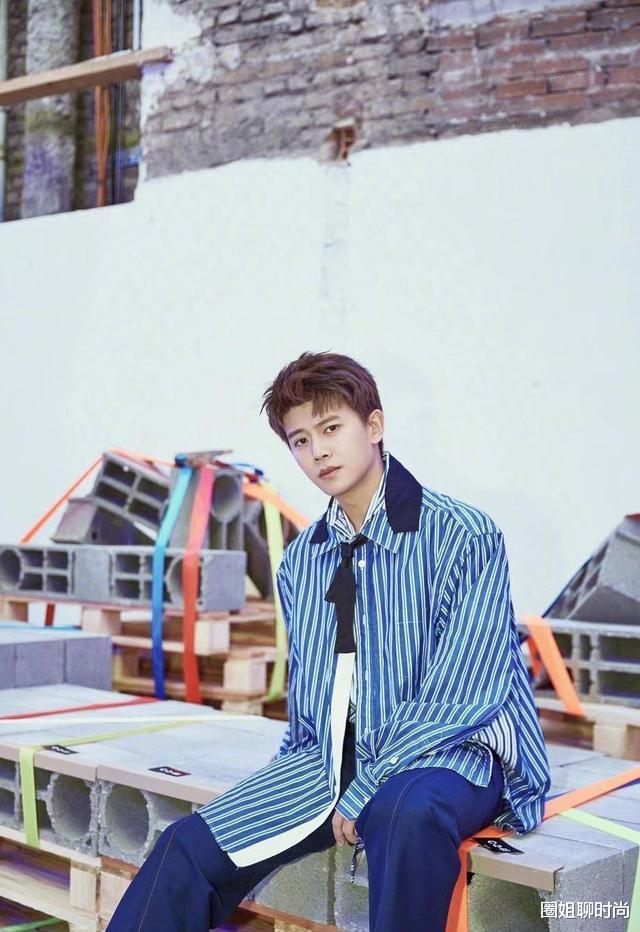 #任嘉伦#任嘉伦再现国风美少年,台上演唱琵琶行,眼神杀不要太撩人