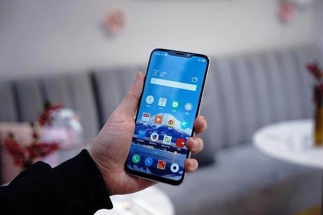 魅族“最美机皇”跌下神坛，价格遭“腰斩”，网友：友商坐不住了