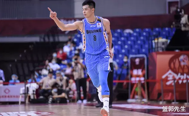 周鹏|翟晓川6犯离场，至少有4次是周鹏造的，谁是第一小前锋显而易见？