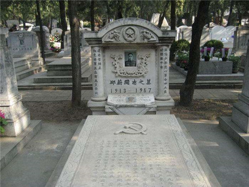 八宝山■八宝山有何特殊，为何无数名人都想长眠于此？你看81号墓里埋着谁