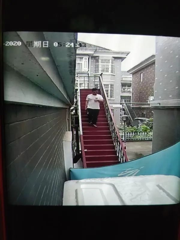 #保安#杭州一小区总有陌生人\走错门\,业主群聊天记录流出,事情不简单