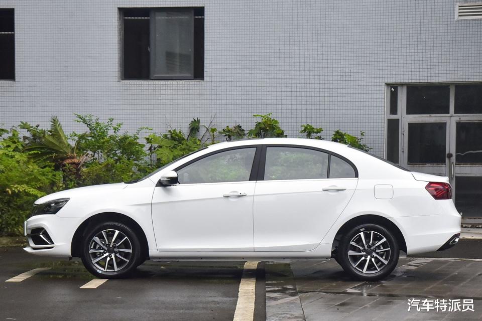 [轿车]6万多就能搞定一台家用轿车，油耗5.8升，标配舒适进入和自动大灯