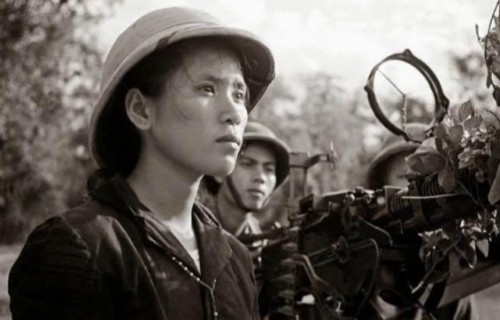 中越战争■中越战争,我军在田间击毙一越南农妇,后来发现她的真实身份