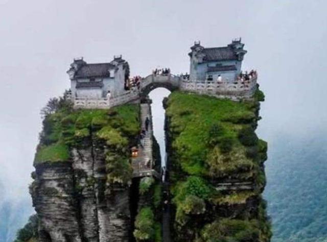 寺庙|国内最“惊险”的寺庙，屹立悬崖百年不倒，建造过程至今成谜