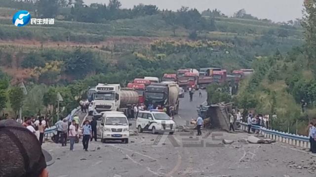 映象网|突发！骑车送儿子外出务工，与货车相撞，致一家四人全部身亡