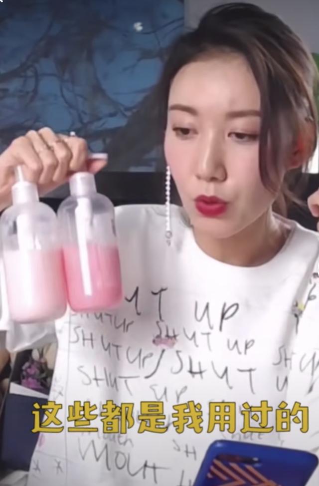 洗发水：头发打湿后别急着抹洗发水，这样洗头很伤发，难怪这么多年都掉发