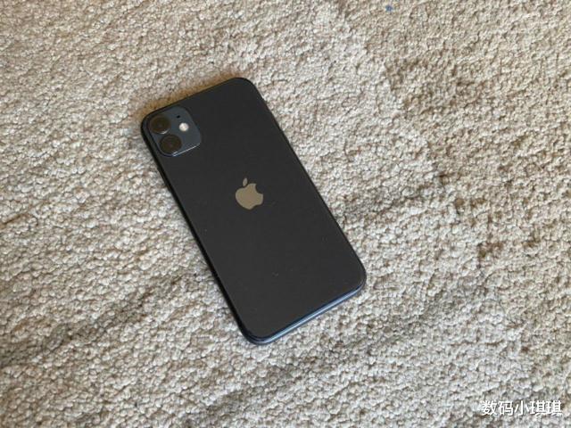 iphone11|销量冠军扛不住了！刘海屏+A13一夜大降1200，为给新品让路？