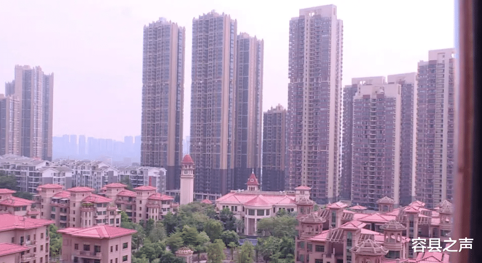 容县之声|广西警察查房，房内4名女性竟不约而同要上厕所？有何蹊跷