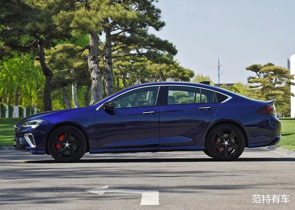 别克君威|跌至13万，车长4米9，配2.0T+9AT，爆237马力，不买雅阁就买它