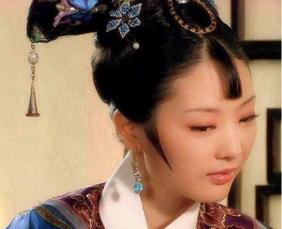 甄嬛传|甄嬛传：浣碧选择自尽了结，当时和甄嬛有一段对话，姐妹俩谁更狠