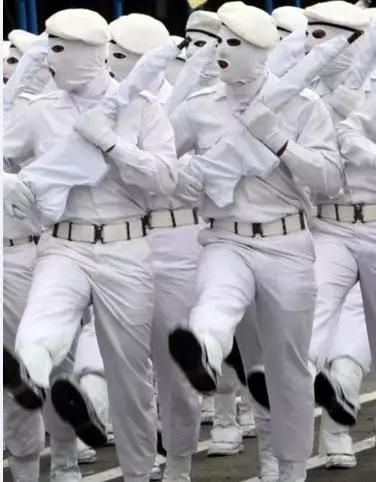 【】阅兵呢，能不能严肃的看完？！