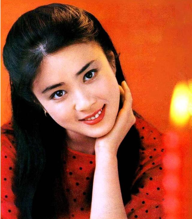 妲己@4个版本的“妲己”，前三位靠化妆，只有她才是真的媚到骨子里！