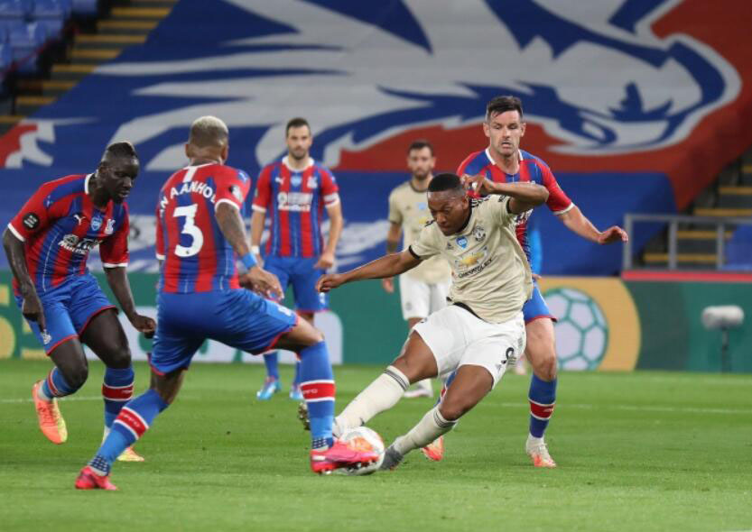 英超|曼联妖王已成2020年英超头号射手！对手为防他肩膀脱臼，重伤吸氧