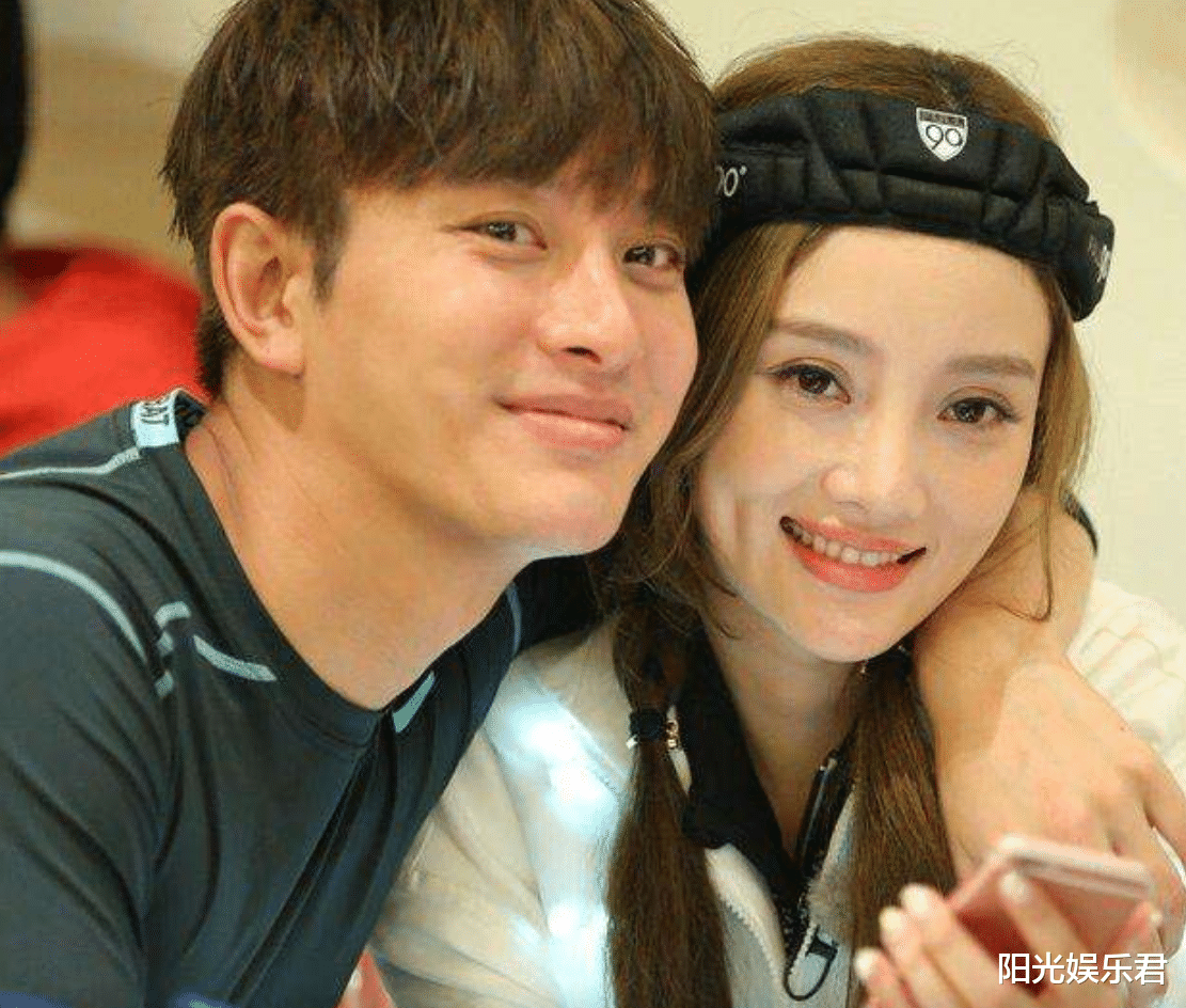 李小璐|李小璐中秋和甜馨拍写真，我却关注贾乃亮的近况，两人差别有点大