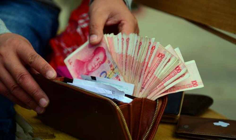 大学生|大学生活费每月给父母要多少合适？老师：要两三千的太离谱