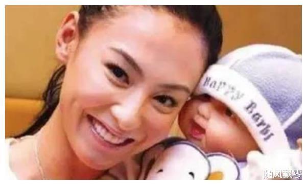 张柏芝|张柏芝默认怀四胎喜讯？一个女儿带四个孩子，背后男人成谜