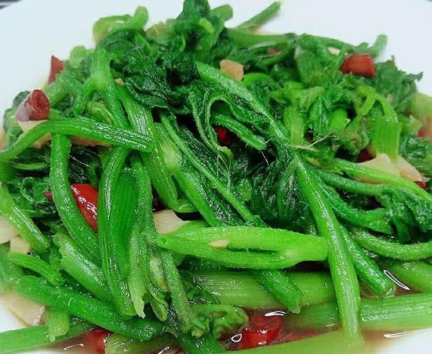 炒南瓜■天热，这菜一买就是一捆，称“清肠冠军”，营养下饭，腰围变细了
