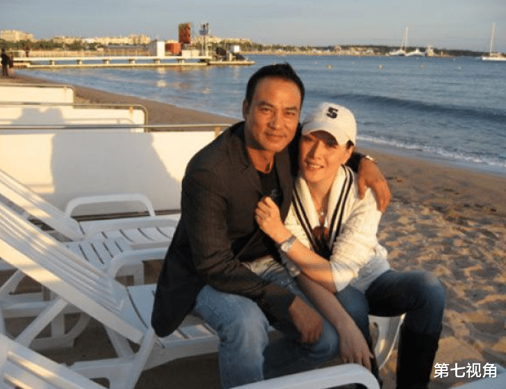 向华强|他是香港真正大佬，连向华强都会礼让三分，却唯独待赵丽颖像女儿