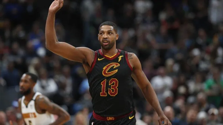 快船队|3队哄抢单防卡戴珊的男人！快船又去抢詹姆斯的小老弟！