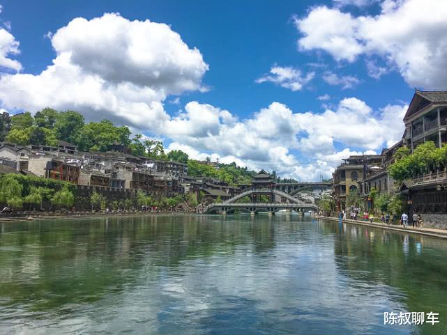 广西“最难混”的两座城市，一线房价三线工资，网友：房子都租不起