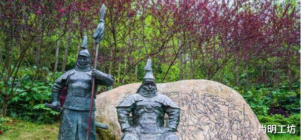 ：左宗棠在此设了一个哨所，解放军派兵接管时，哨兵问：换军装了？