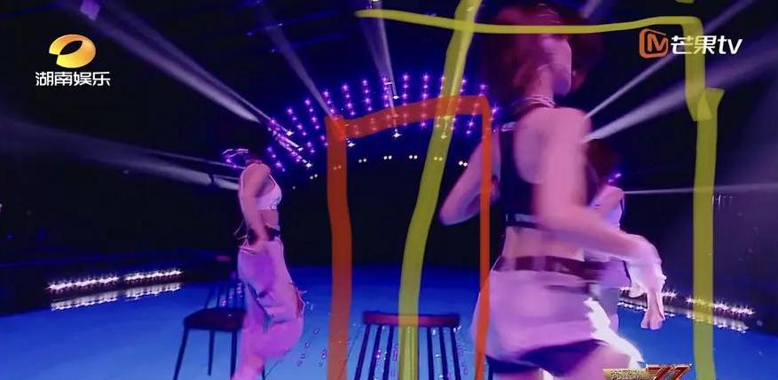 蓝盈莹|“破案了”！蓝盈莹赖着C位1分30秒，心疼其他认真跳舞的姐姐！