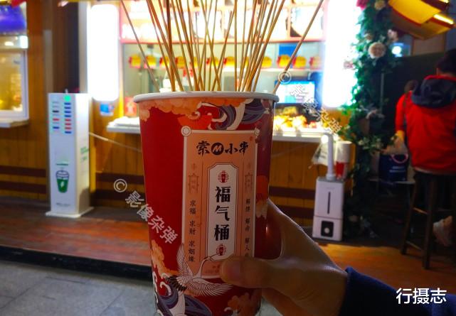 行摄志|长沙街头的“网红”烧烤，白菜价10元30串，还有个难忘的名字
