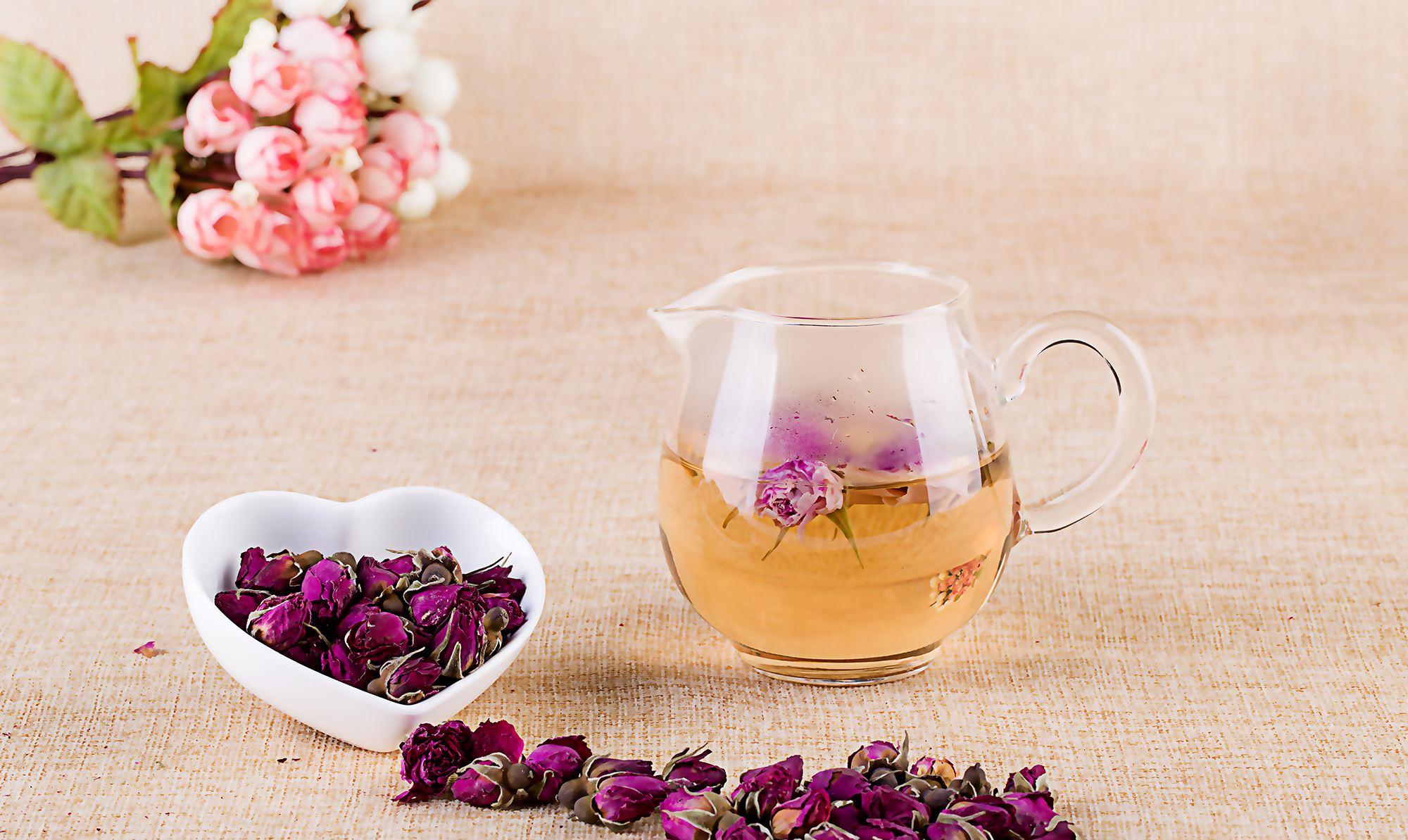 『玫瑰花茶』女性朋友在过了40岁之后,每天常吃一些此物,卵巢会越来越健康