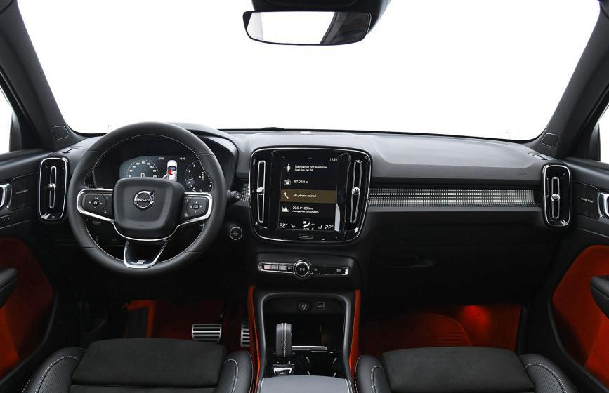 『沃尔沃xc40』沃尔沃XC40提车作业，车主开了210天，直白地谈了用车体验