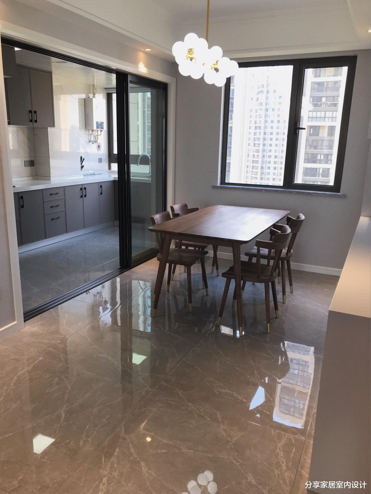 ##新房装修完工，很漂亮，还没入住通风中，儿子特别开心，晒晒！