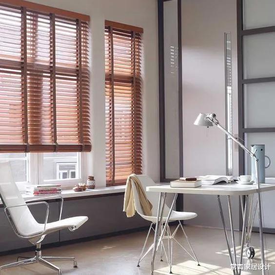 ：越来越多人家都不装窗帘，都装百叶窗，光影效果自带高级质感