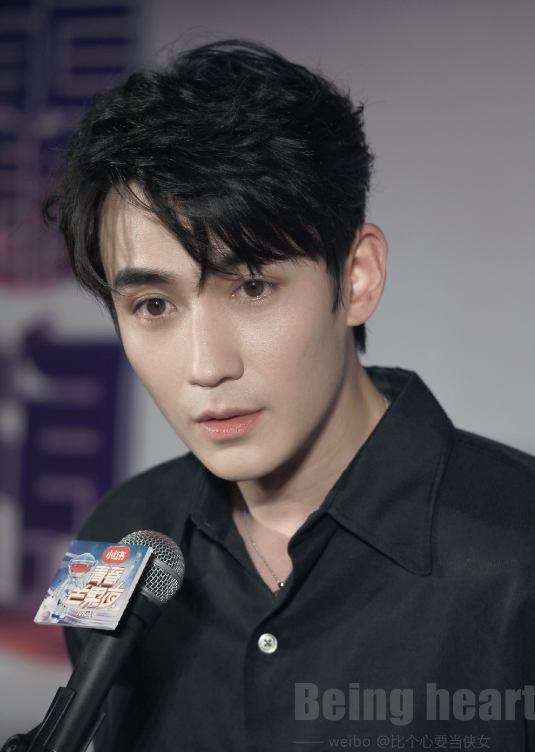 朱一龙|朱一龙站姐脱粉：31岁秃头中年水桶腰的男人，你欠我的拿什么还！